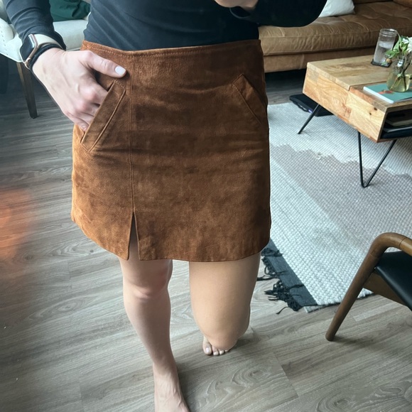 BLANK NYC - Suede Mini Skirt - Picture 3 of 4